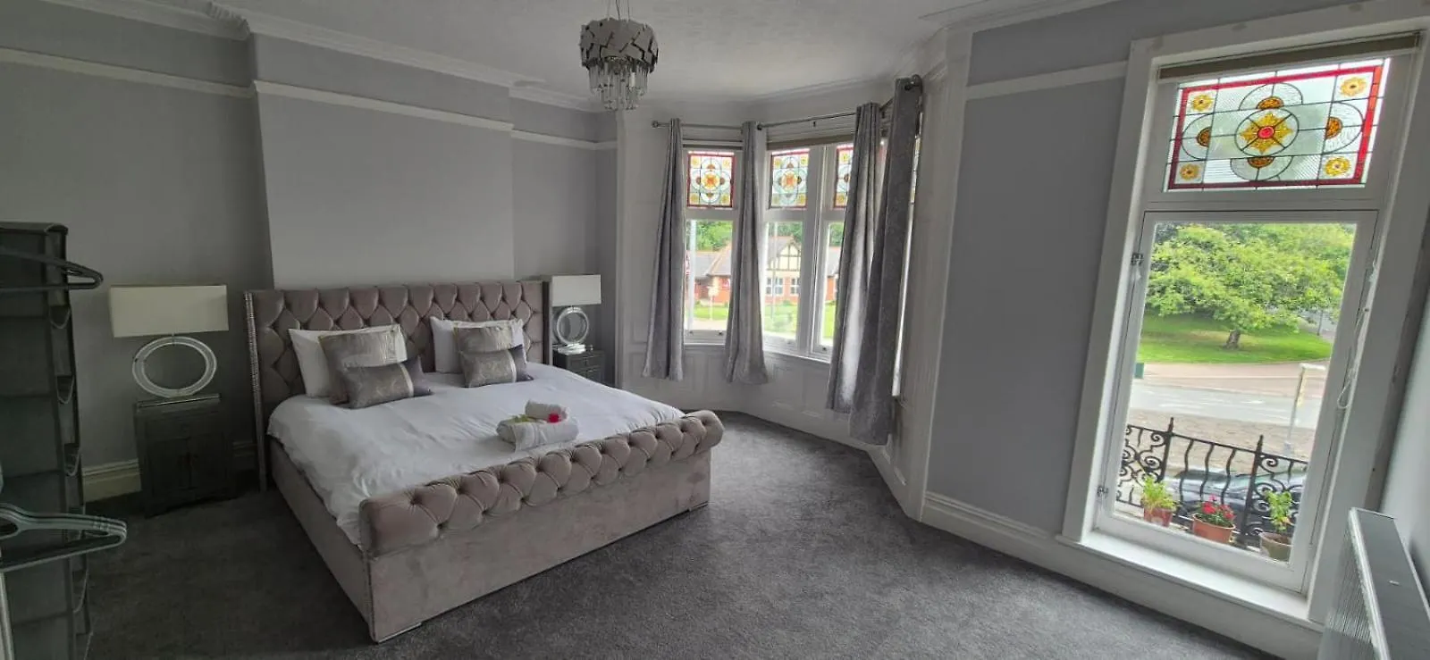 4 Bed Home With Full Amenities In Cardiff