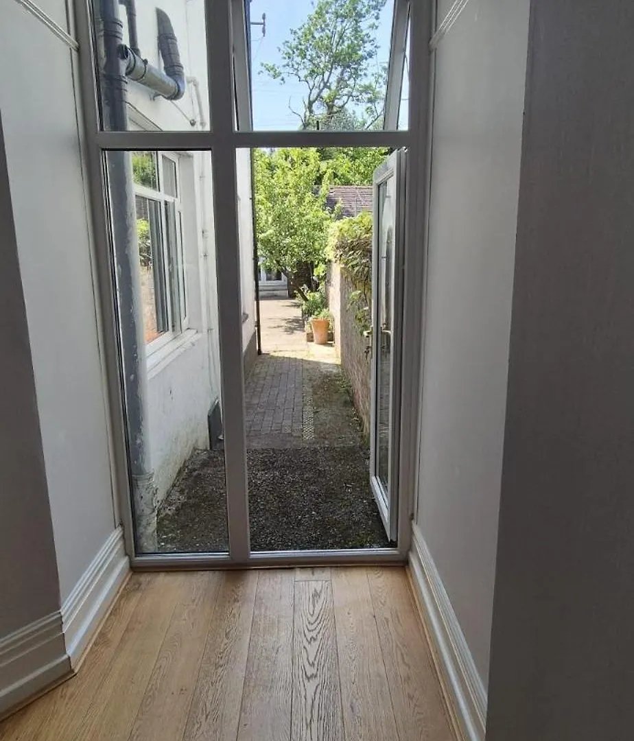 4 Bed Home With Full Amenities In Cardiff 영국
