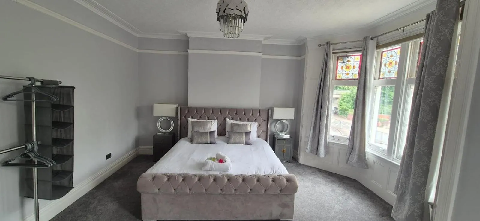 4 Bed Home With Full Amenities In Cardiff 펜션